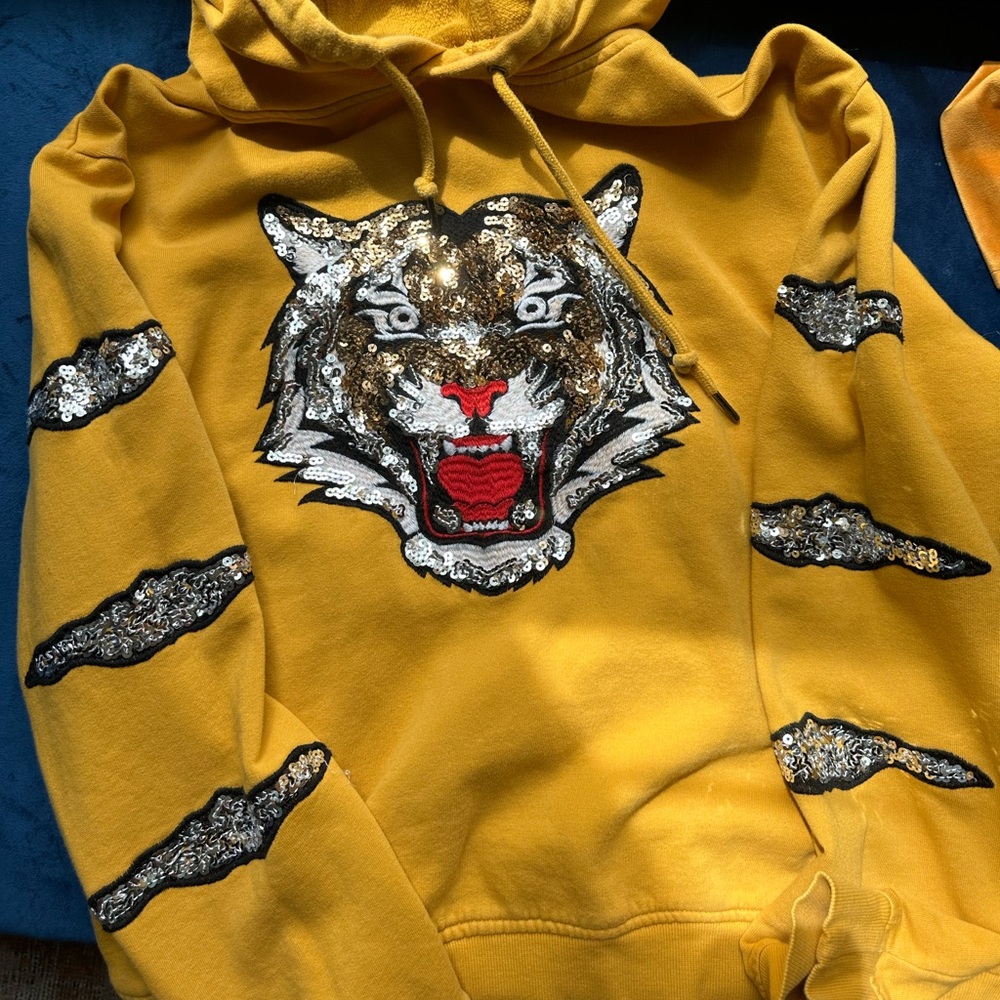 SEQUIN TIGER BEYONCÉ COACHELLA INC SWEATER SIZE XL